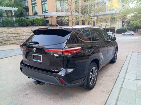 More photos of 2021 TOYOTA HIGHLANDER XLE at C&G Imports, VA