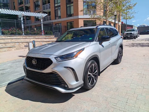 Silver 2022 TOYOTA HIGHLANDER XSE for sale in Arlington, VA
