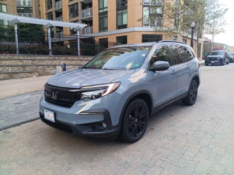 Gray 2022 HONDA PILOT SE for sale in Arlington, VA