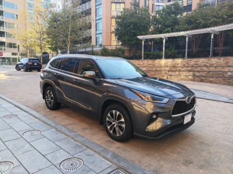 Another view of 2021 TOYOTA HIGHLANDER XLE for sale in Arlington, VA at C&G Imports