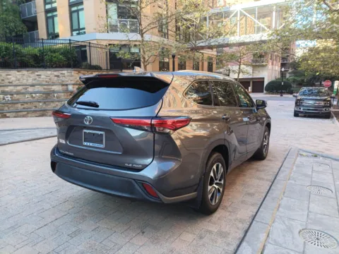 More photos of 2021 TOYOTA HIGHLANDER XLE at C&G Imports, VA