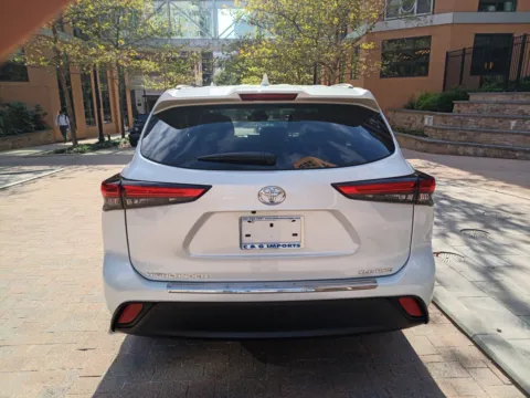 More photos of 2022 TOYOTA HIGHLANDER XLE at C&G Imports, VA
