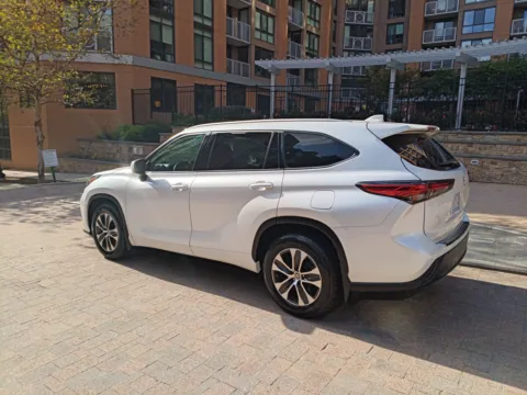 Another view of 2022 TOYOTA HIGHLANDER XLE for sale in Arlington, VA at C&G Imports