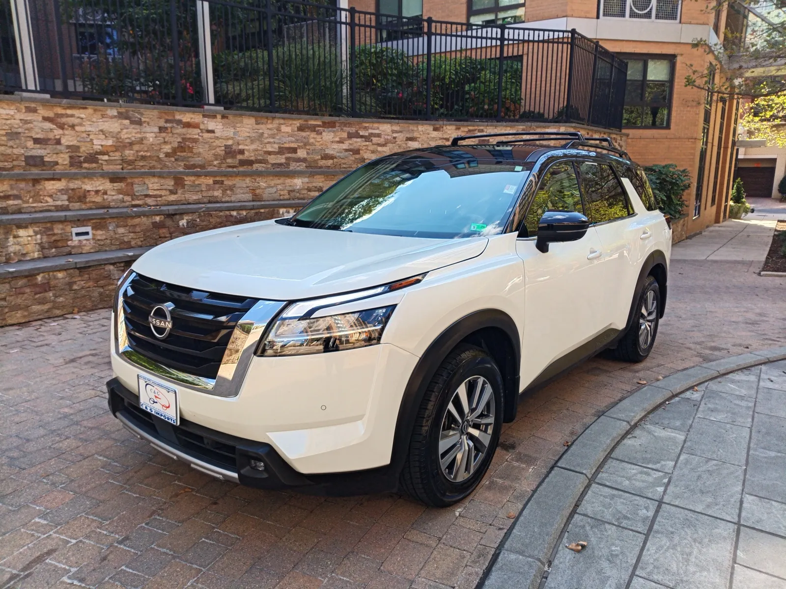 White 2022 NISSAN PATHFINDER SL for sale in Arlington, VA