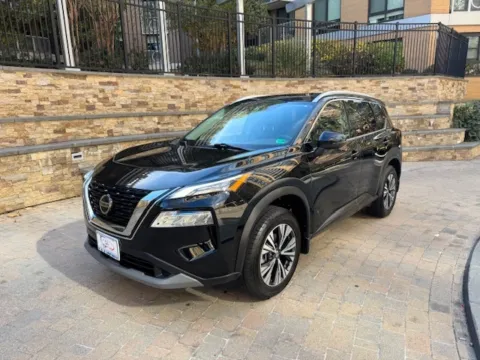 Black 2021 NISSAN ROGUE SV for sale in Arlington, VA