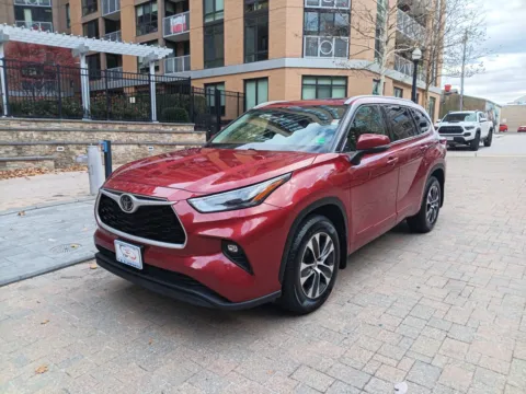 Red 2022 TOYOTA HIGHLANDER XLE for sale in Arlington, VA