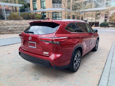 More photos of 2022 TOYOTA HIGHLANDER XLE at C&G Imports, VA