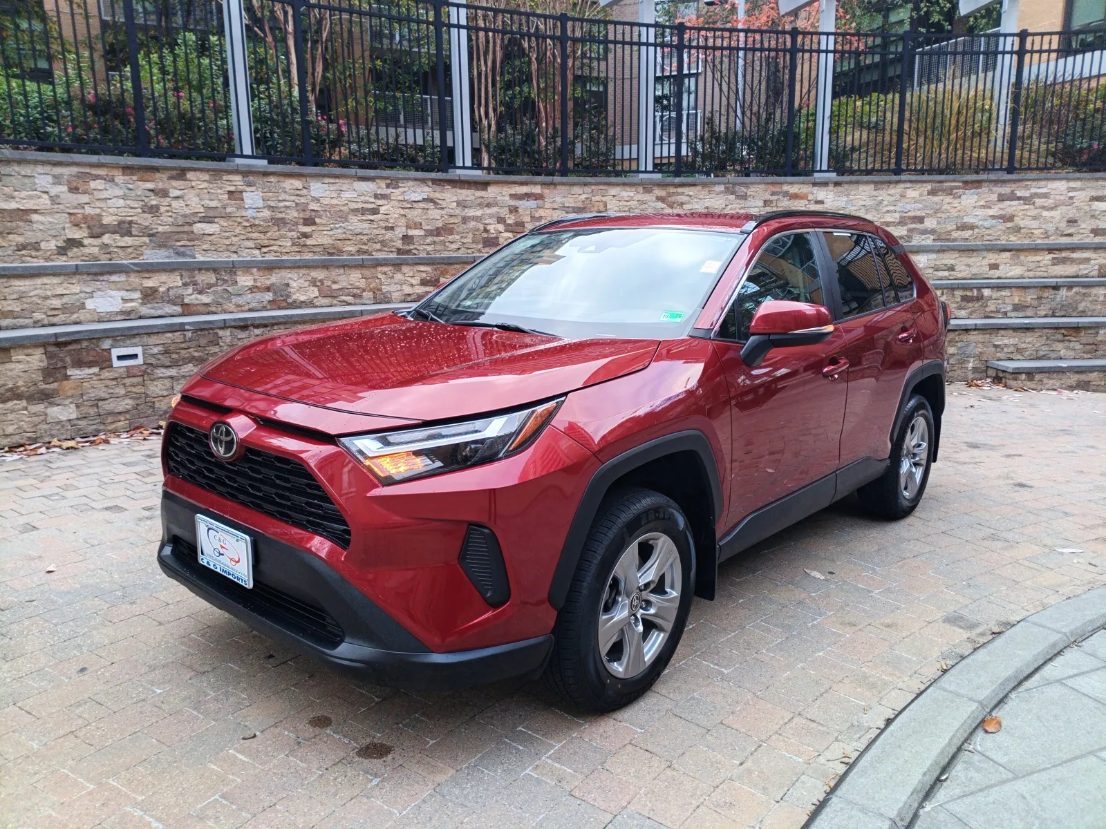 2022 Toyota RAV4 XLE's photo