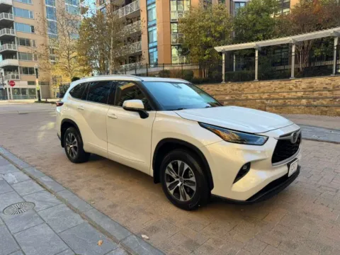 Another view of 2022 TOYOTA HIGHLANDER XLE for sale in Arlington, VA at C&G Imports