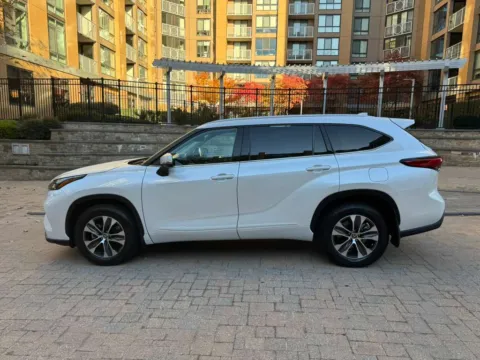 More photos of 2022 TOYOTA HIGHLANDER XLE at C&G Imports, VA