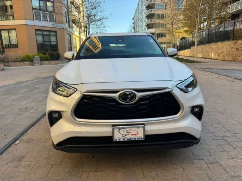 Photos of 2022 TOYOTA HIGHLANDER XLE for sale in Arlington, VA at C&G Imports