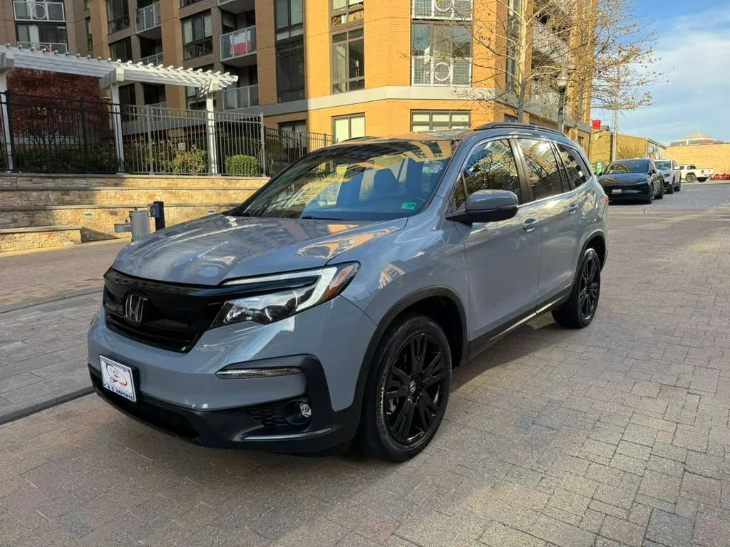 Gray 2022 HONDA PILOT SE for sale in Arlington, VA