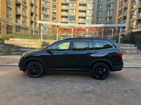 More photos of 2022 HONDA PILOT SE at C&G Imports, VA