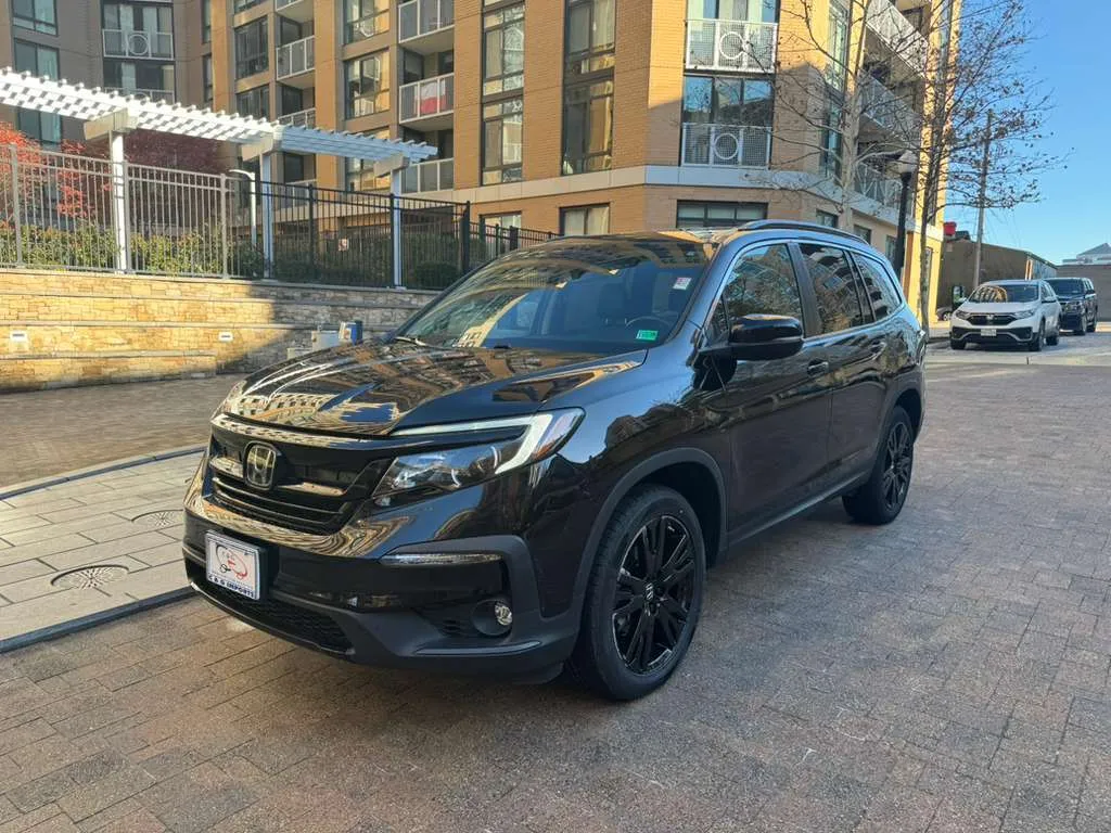Black 2022 HONDA PILOT SE for sale in Arlington, VA