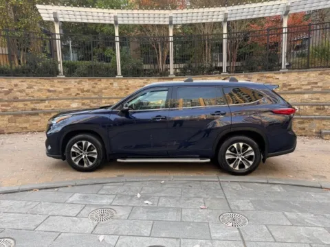 More photos of 2021 TOYOTA HIGHLANDER XLE/NAV at C&G Imports, VA