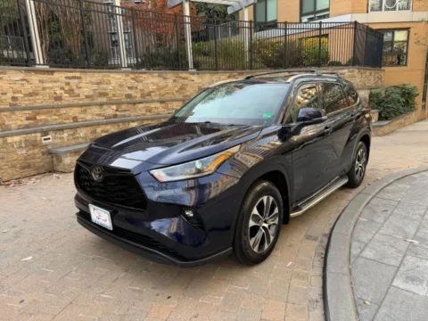 Blue 2021 TOYOTA HIGHLANDER XLE/NAV for sale in Arlington, VA