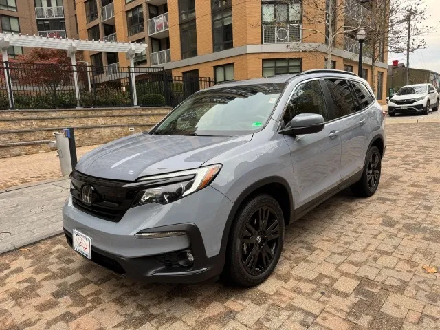 Gray 2022 HONDA PILOT SE for sale in Arlington, VA