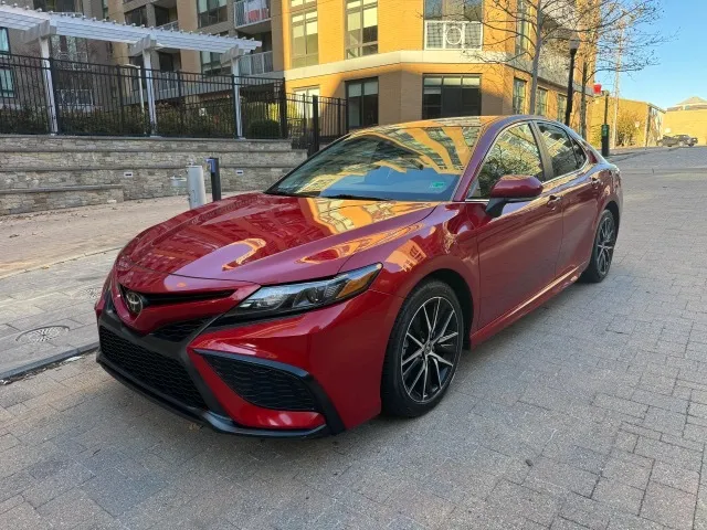 2023 Toyota Camry SE's photo