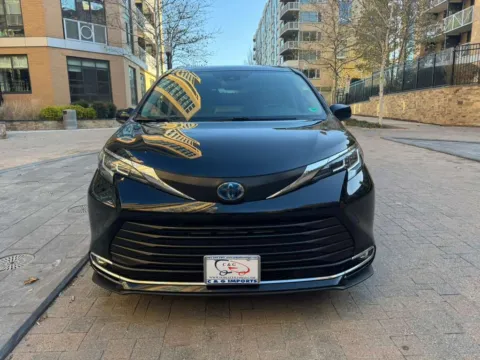Another view of 2021 TOYOTA SIENNA HYBRID XLE for sale in Arlington, VA at C&G Imports