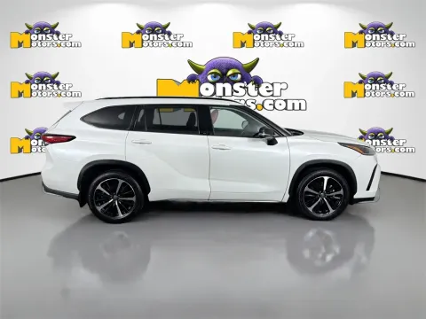 More photos of 2022 Toyota Highlander XSE at Monster Motors - Knoxville, TN, TN