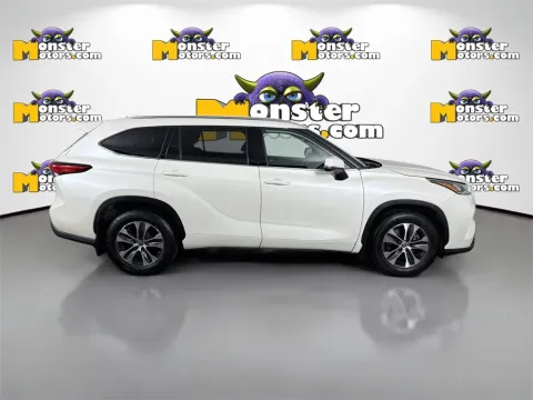 More photos of 2021 Toyota Highlander XLE at Monster Motors - Knoxville, TN, TN