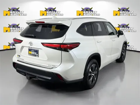 More photos of 2021 Toyota Highlander XLE at Monster Motors - Knoxville, TN, TN