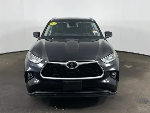 Photos of 2022 Toyota Highlander XLE for sale in Louisville, TN at Monster Motors - Knoxville, TN