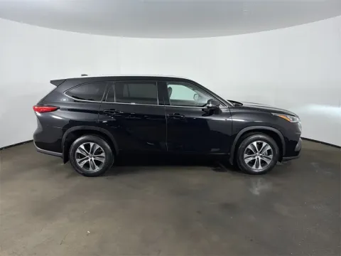 More photos of 2022 Toyota Highlander XLE at Monster Motors - Knoxville, TN, TN