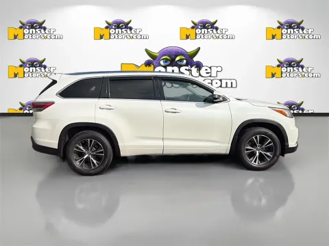 More photos of 2016 Toyota Highlander XLE V6 at Monster Motors - Knoxville, TN, TN
