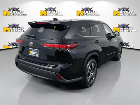 More photos of 2022 Toyota Highlander XLE at Monster Motors - Knoxville, TN, TN