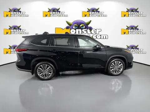 More photos of 2022 Toyota Highlander Hybrid Platinum at Monster Motors - Knoxville, TN, TN