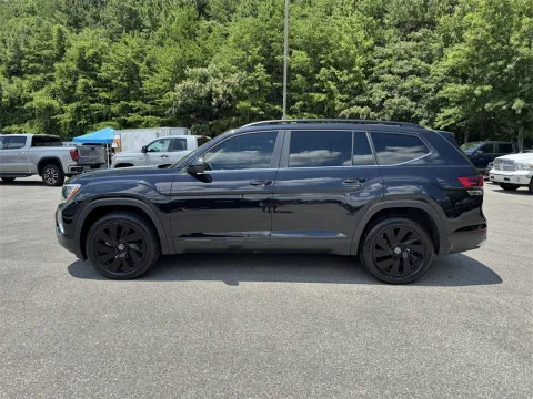 Photos of 2024 Volkswagen Atlas 2.0T SE w/Technology for sale in Louisville, TN at Monster Motors - Knoxville, TN