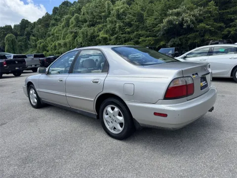More photos of 1997 Honda Accord EX at Monster Motors - Knoxville, TN, TN