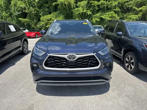 Photos of 2022 Toyota Highlander XLE for sale in Louisville, TN at Monster Motors - Knoxville, TN