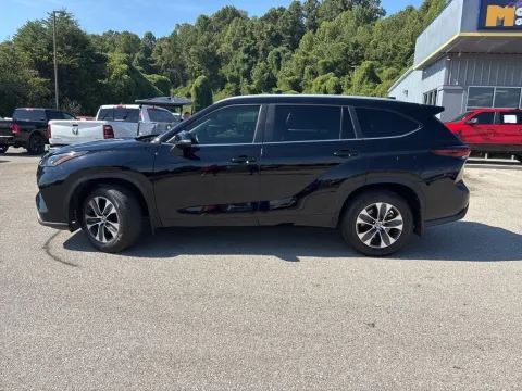 Photos of 2024 Toyota Highlander XLE for sale in Louisville, TN at Monster Motors - Knoxville, TN
