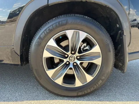 More photos of 2024 Toyota Highlander XLE at Monster Motors - Knoxville, TN, TN