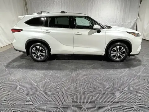 More photos of 2021 Toyota Highlander XLE at Monster Motors - Knoxville, TN, TN
