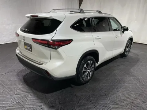 More photos of 2021 Toyota Highlander XLE at Monster Motors - Knoxville, TN, TN