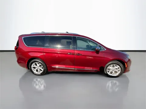 More photos of 2020 Chrysler Pacifica Limited at Monster Motors - Knoxville, TN, TN