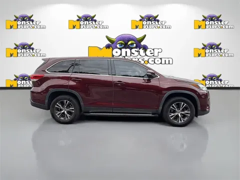 More photos of 2019 Toyota Highlander LE Plus at Monster Motors - Knoxville, TN, TN