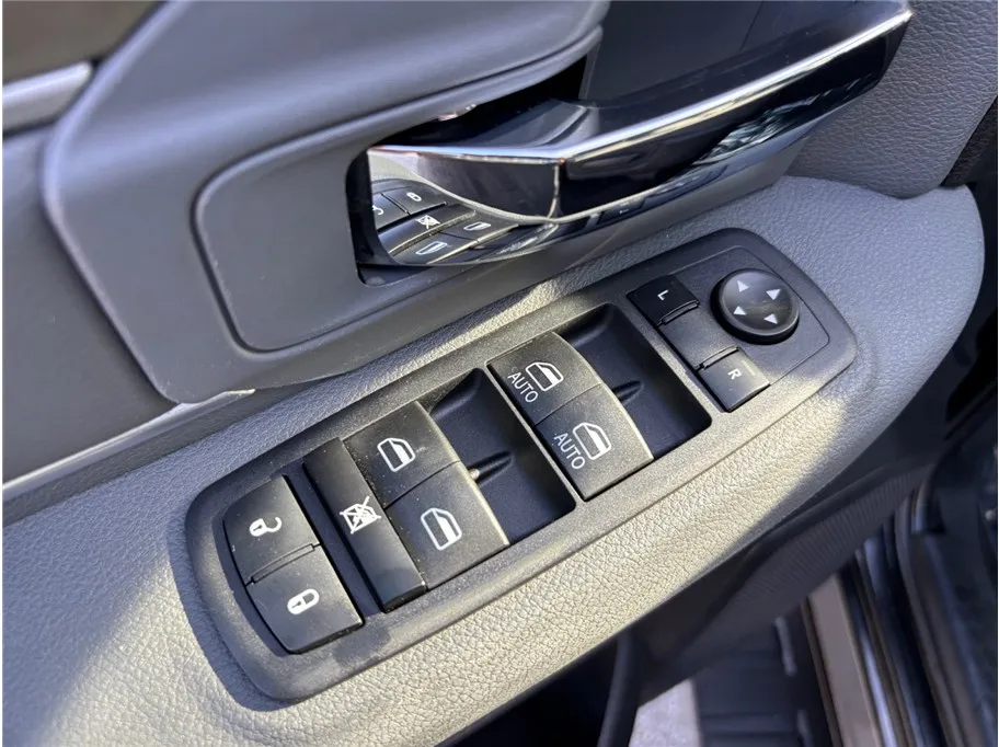 2017 RAM Ram 1500 Pickup SLT - Photo 15