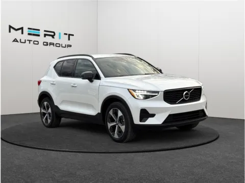 White 2024 Volvo XC40 B5 Core Bright Theme Sport Utility 4D for sale in Jacksonville, FL