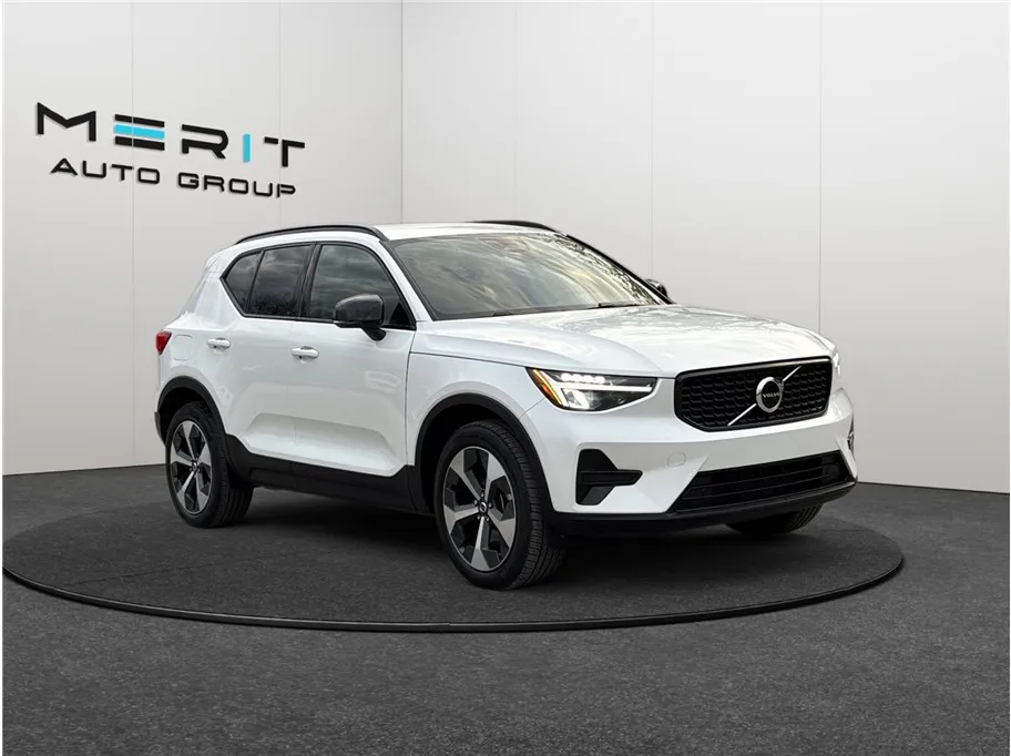 2024 Volvo XC40 B5 Core Bright Theme Sport Utility 4D