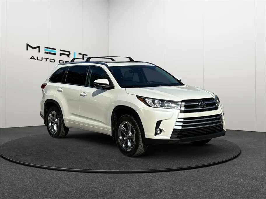 White 2019 Toyota Highlander Limited Platinum Sport Utility 4D for sale in Jacksonville, FL