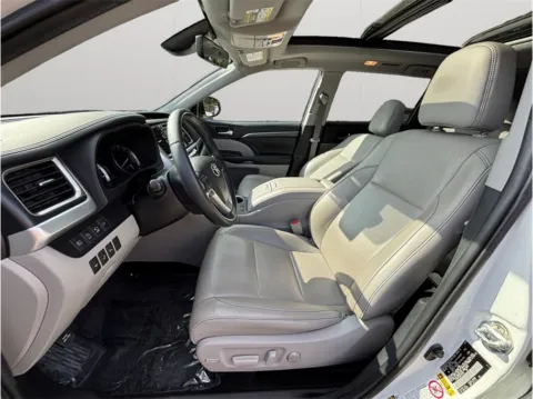 Photos of 2019 Toyota Highlander Limited Platinum Sport Utility 4D for sale in Jacksonville, FL at Merit Auto Group Atlantic