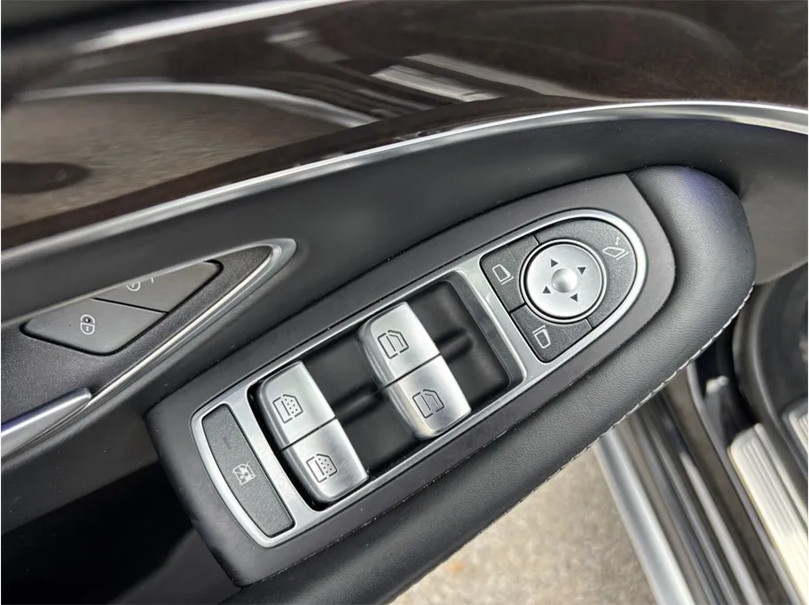Mercedes-Benz S-Class photo 24
