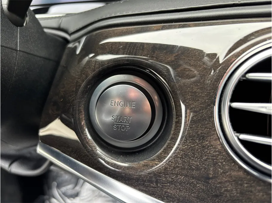Mercedes-Benz S-Class photo 30
