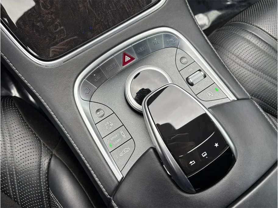 Mercedes-Benz S-Class photo 36