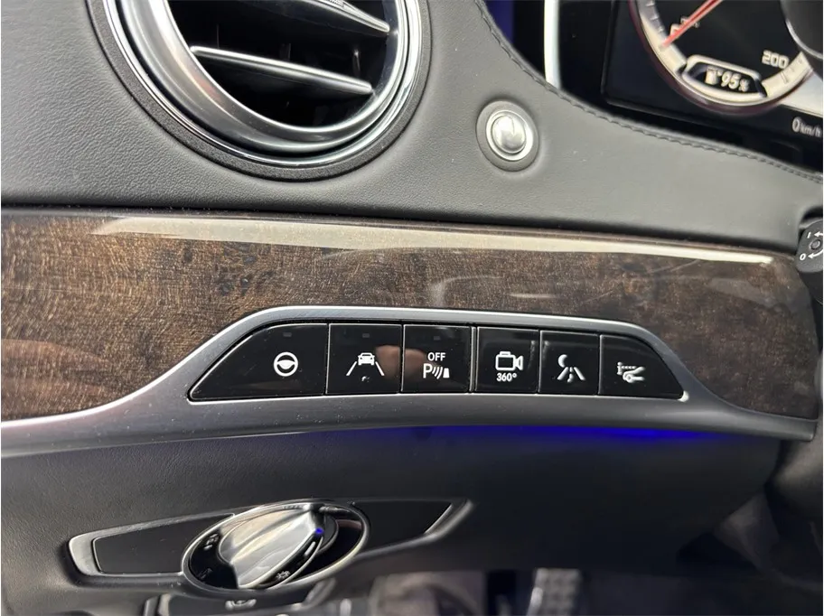 Mercedes-Benz S-Class photo 37