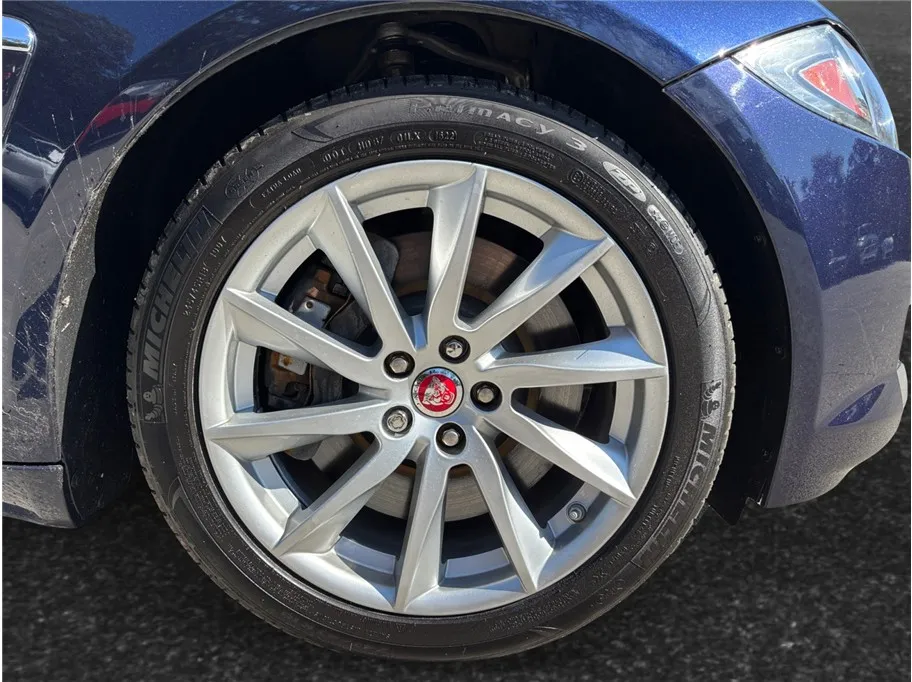 2015 Jaguar XF Premium - Photo 13